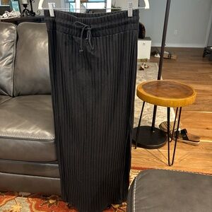 Universal Thread Black Ribbed Skirt